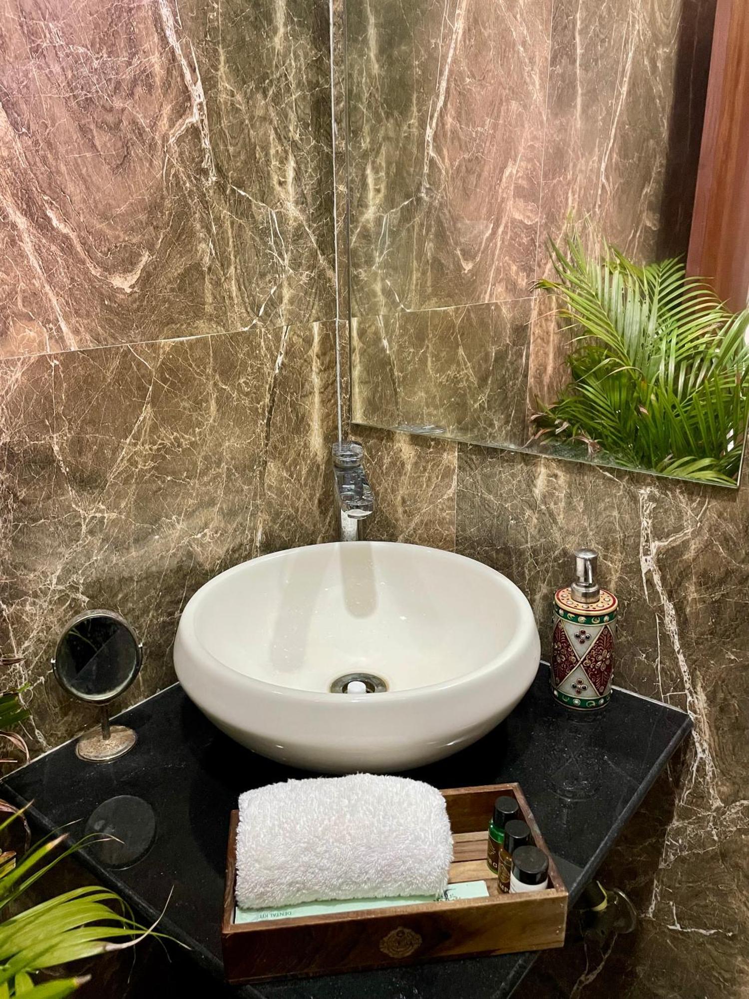 Karni Nivvas - Luxury Redefined Βίλα Ουνταϊπούρ Εξωτερικό φωτογραφία
